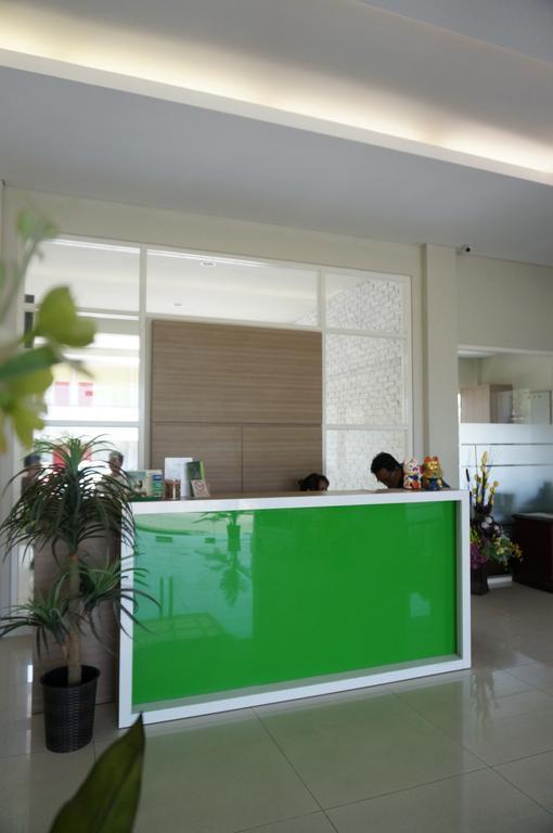 Rumah Cassa Guest House Surabaya Exterior foto